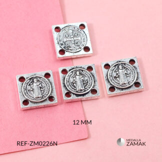 Medalla zamak cuadrada 4 huecos san benito 12mm x 12 unds