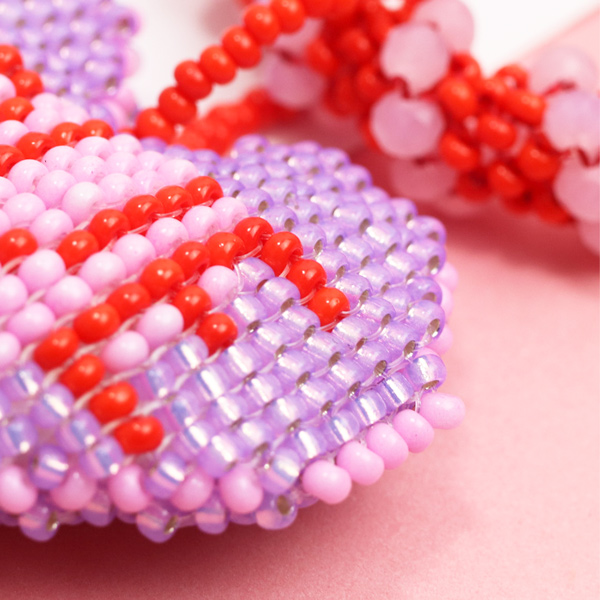 Taller Collar Corazón LOVE en Mostacilla – Técnica 3D - Imagen 3