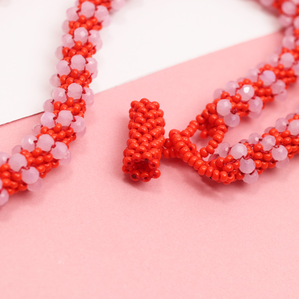 Taller Collar Corazón LOVE en Mostacilla – Técnica 3D - Imagen 2