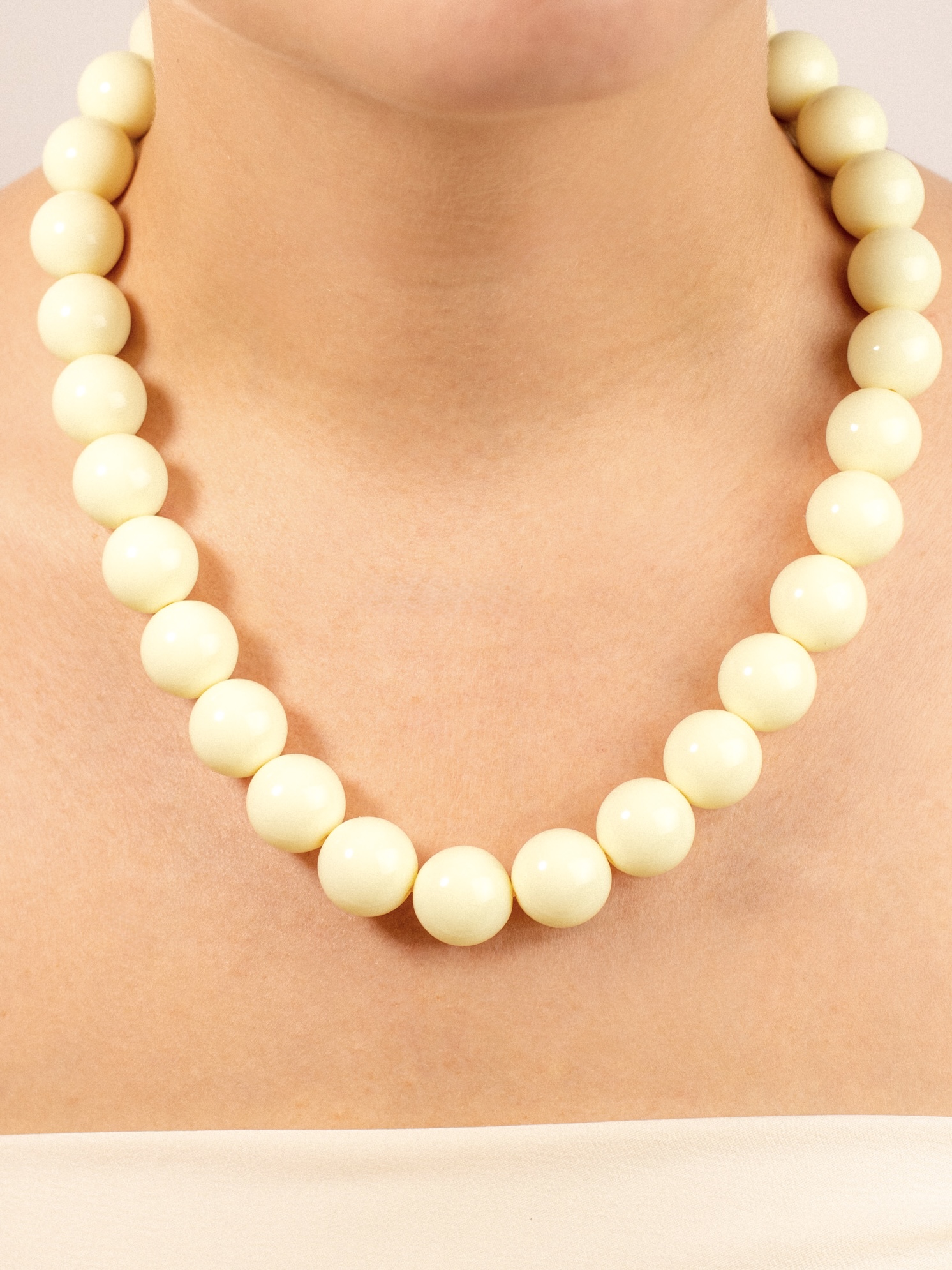 Collar terminado abaco color blanco hueso x und