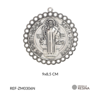 Medalla zamak redonda san benito para tejer 9x8.5cm x und
